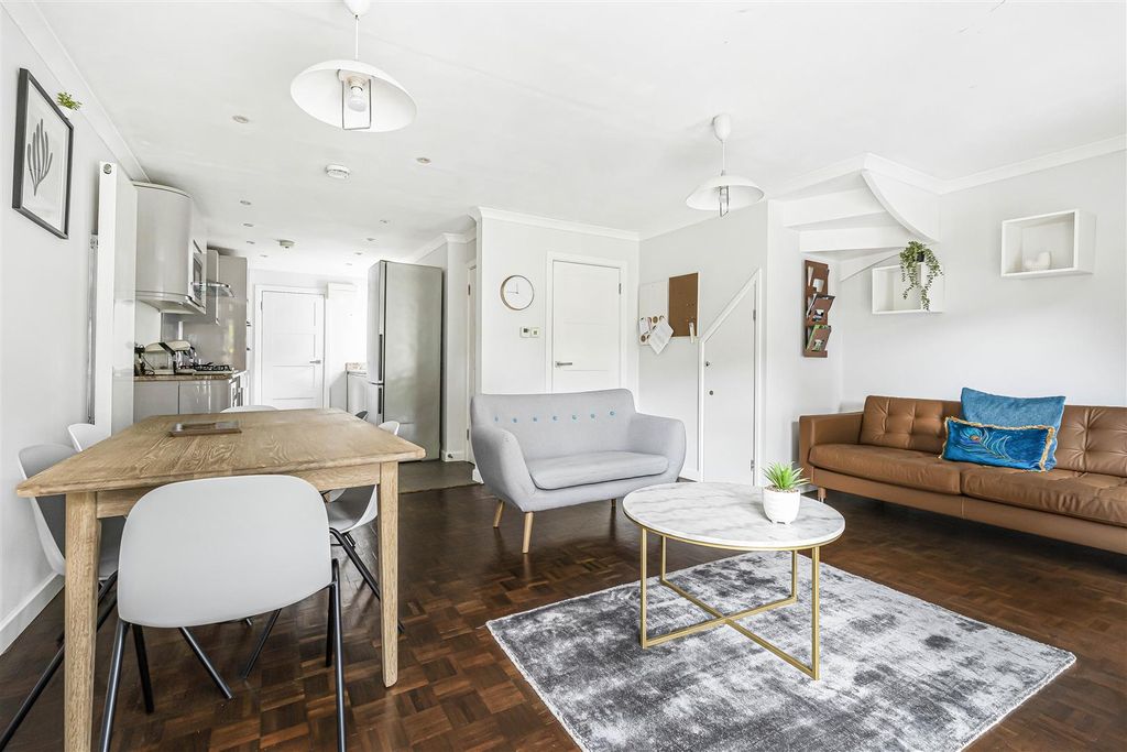 Additional image 7 of 4 bed town house to rentSt. Marks Court, Cambridge CB3