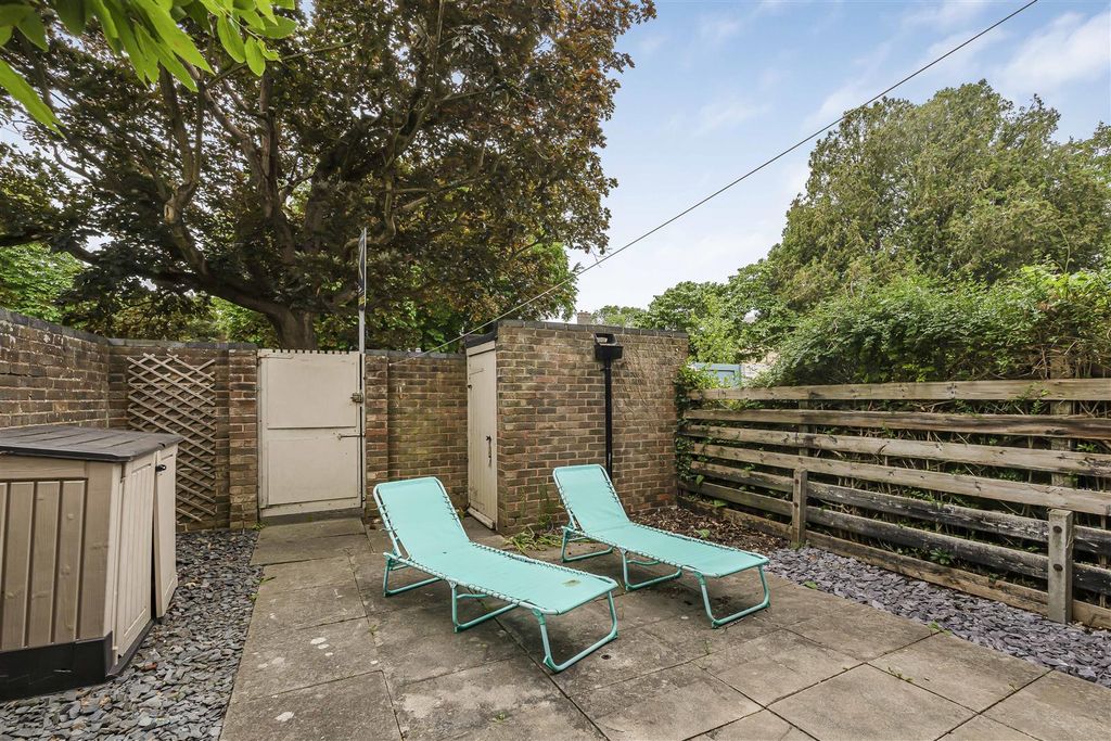 Additional image 23 of 4 bed town house to rentSt. Marks Court, Cambridge CB3
