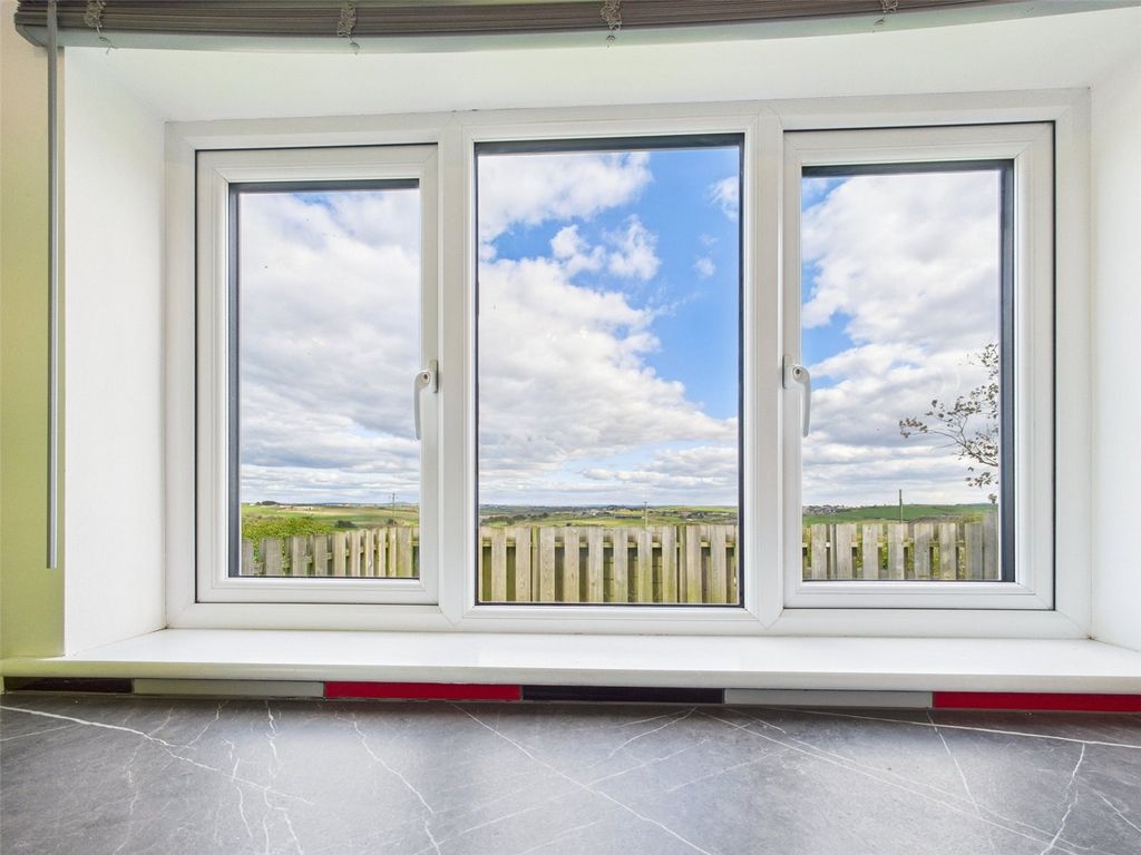 Additional image 3 of 2 bed flat to rentTrebetherick, Wadebridge, Cornwall PL27