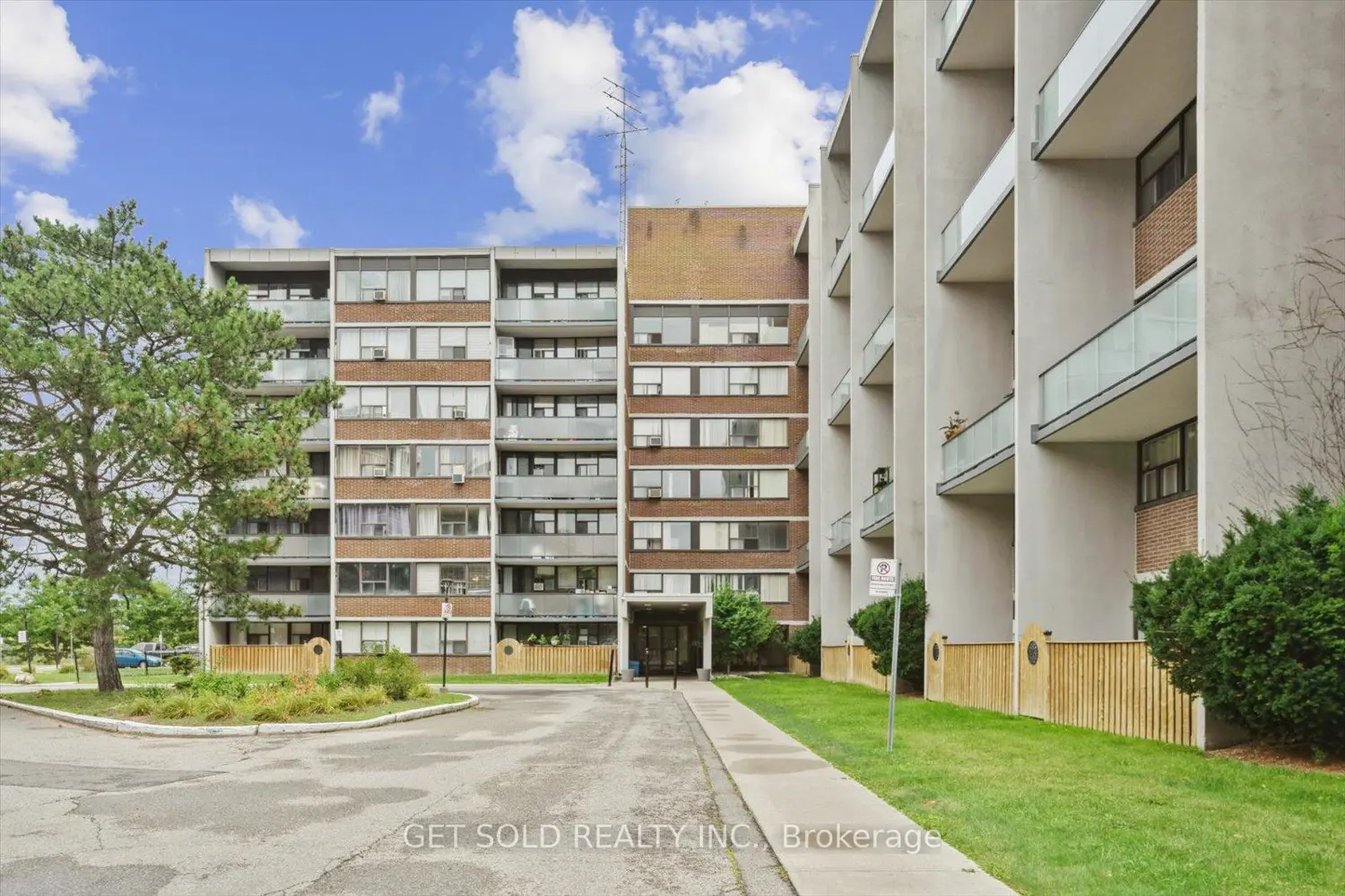 Additional image 20 of 2121 Roche Court 301