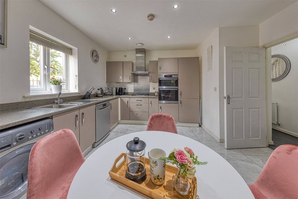 Additional image 4 of 5 bed detached house to rentMonastery Close, Lawley Village, Telford, Shropshire TF4