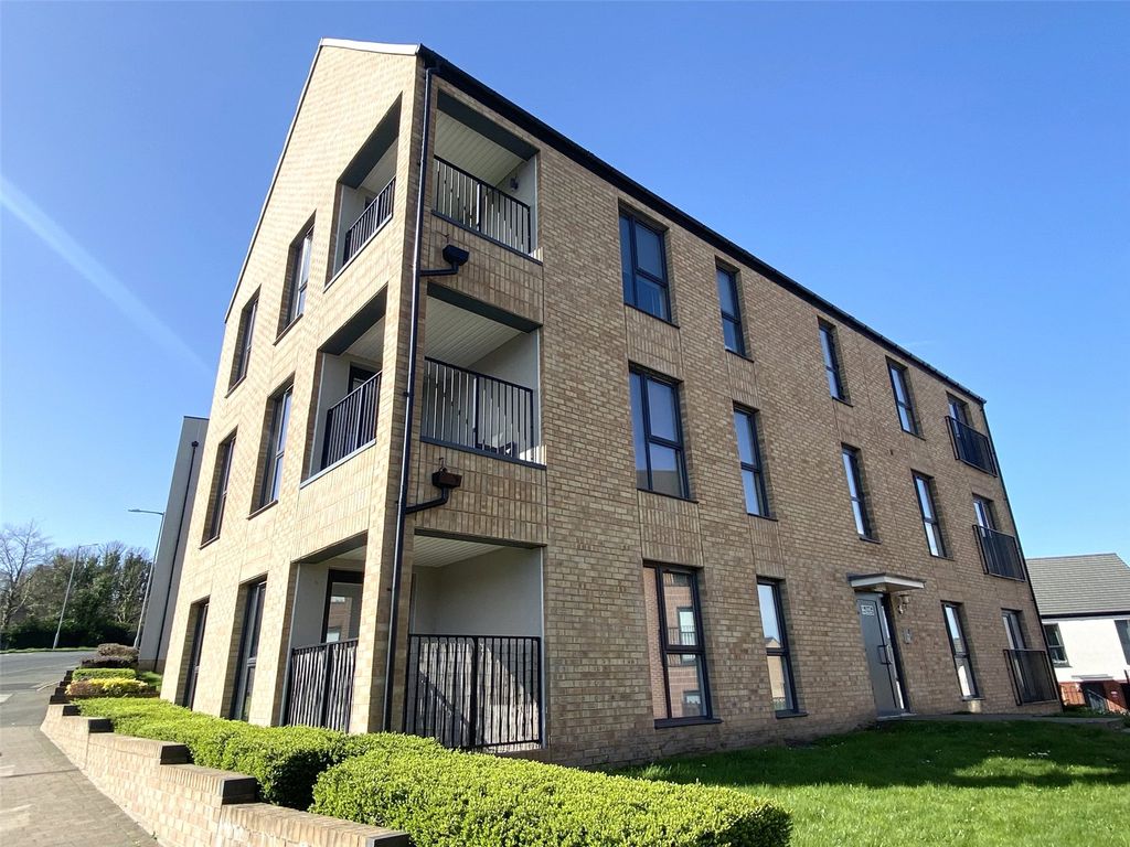 2 bed flat to rentParkside Crescent, Ketley, Telford, Shropshire TF1