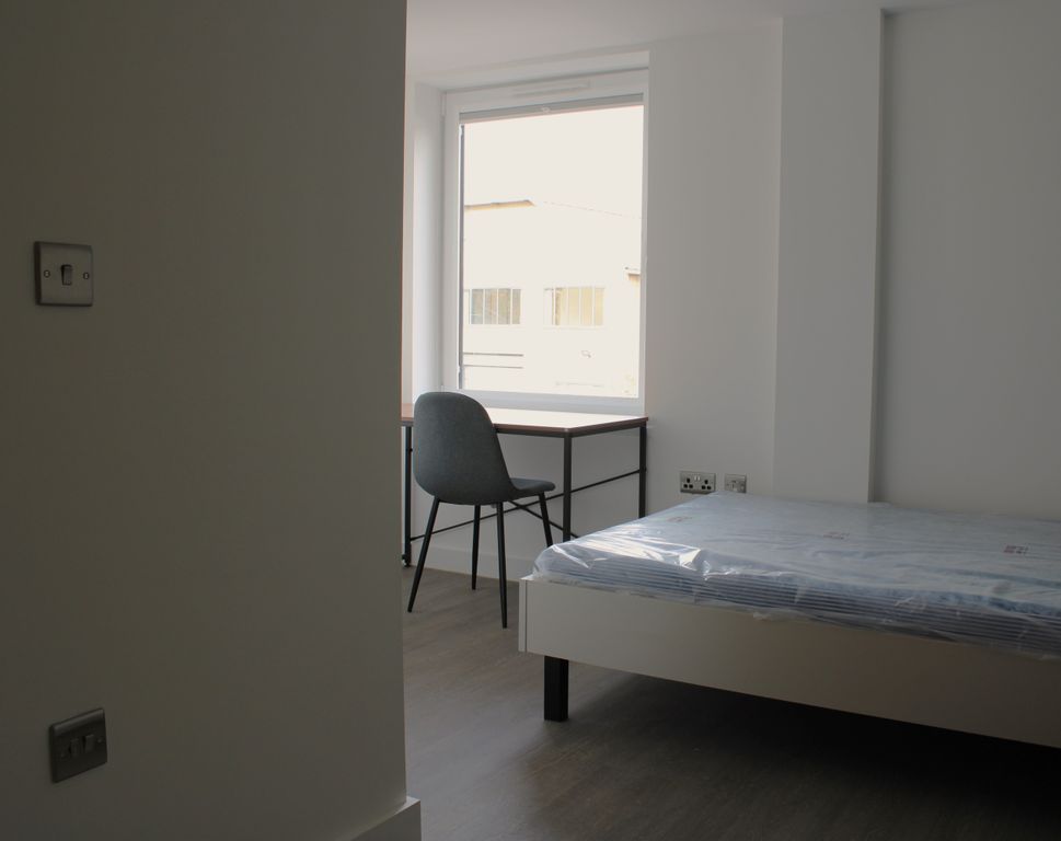 3 bed flat to rentLower Bristol Road, Bath BA2 photo 4