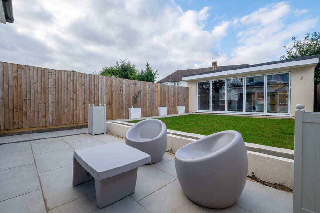 Additional image 5 of 6 bed semi-detached house to rentChurch Road, Iver SL0