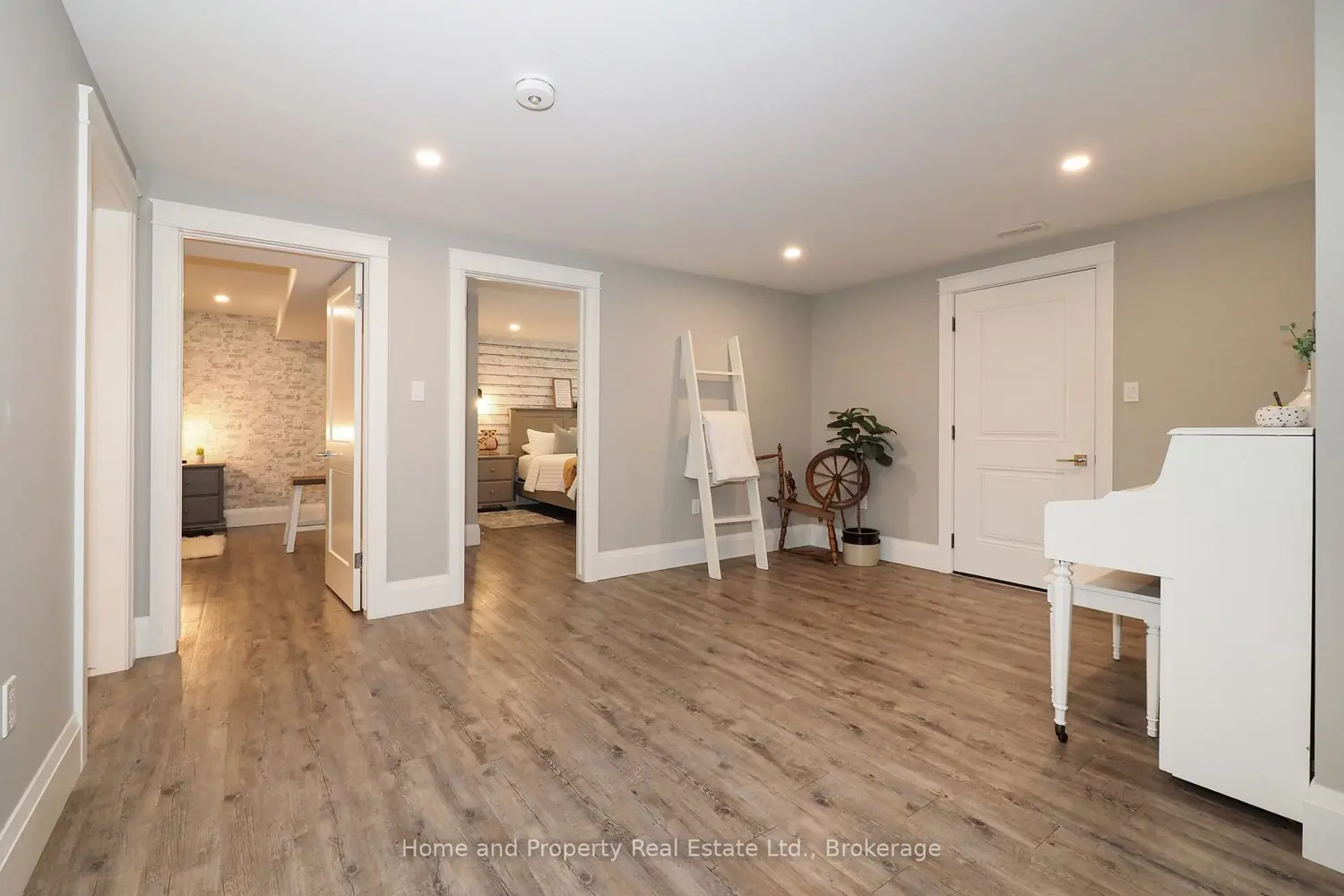 Additional image 9 of 5434 7Th Line