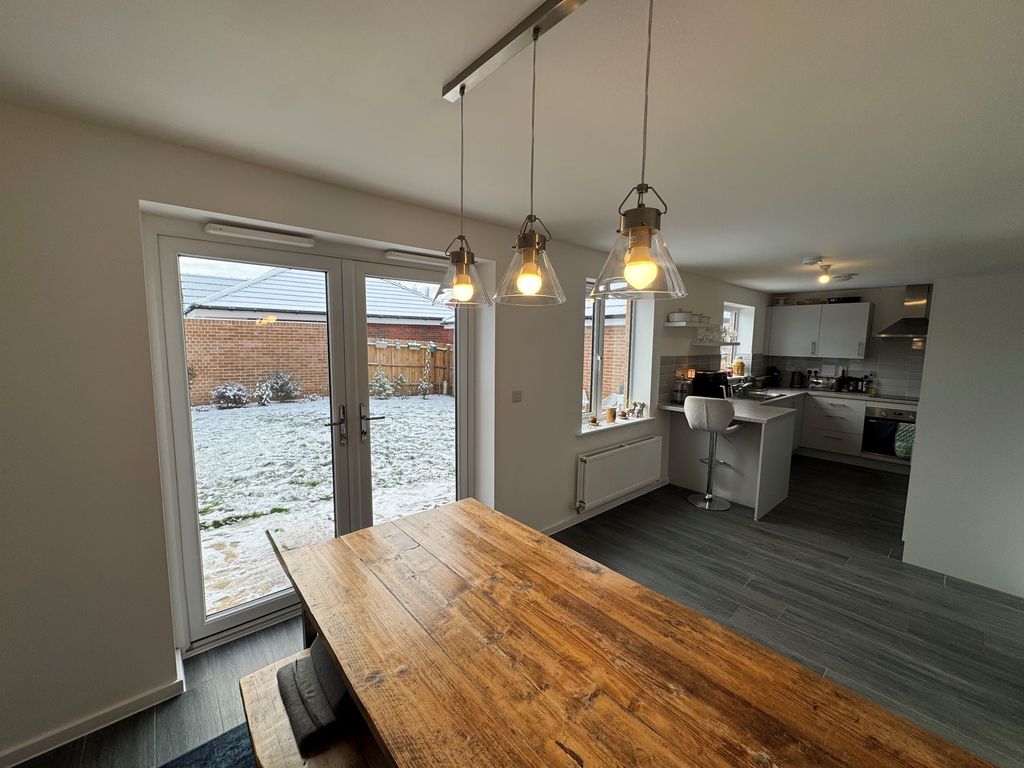Additional image 5 of 5 bed detached house to rentCowslip Way, Lakenheath IP27