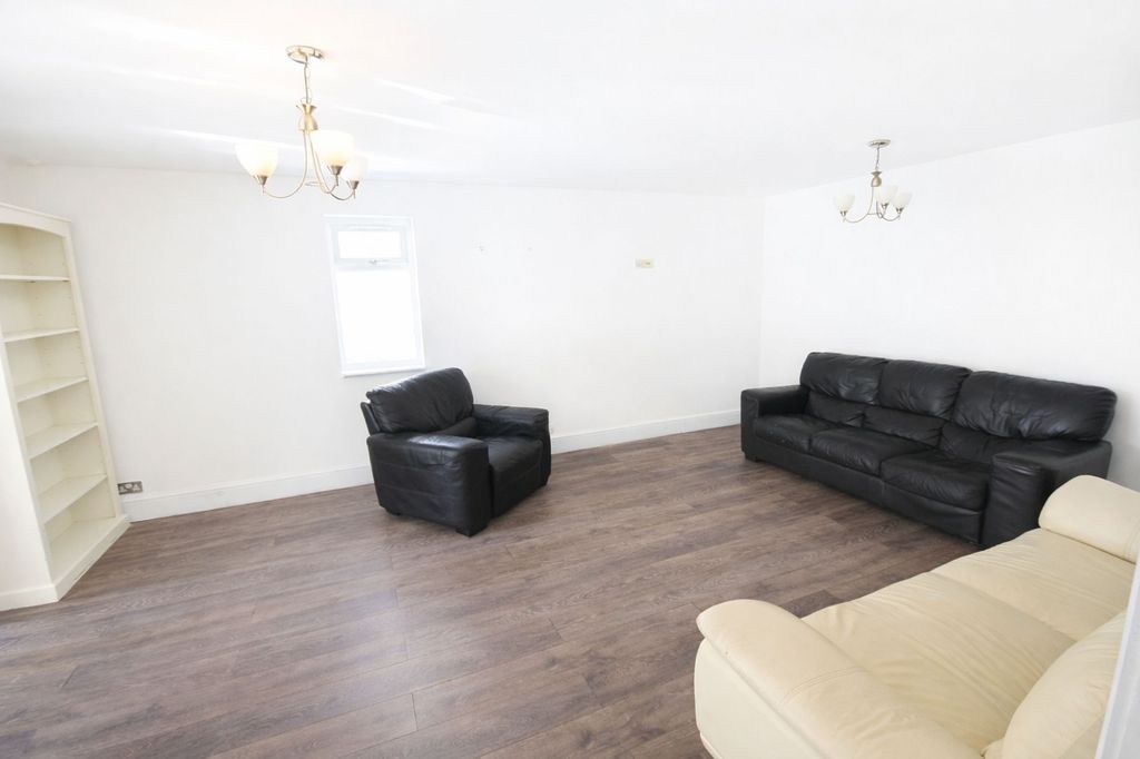 Additional image 5 of 9 bed detached house to rentSomerset Way, Iver SL0