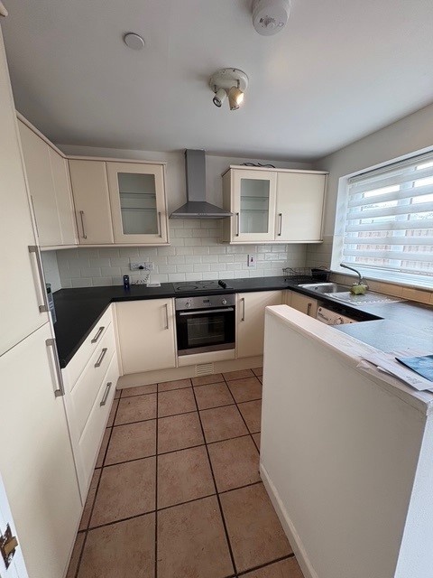 4 Bed Semi-Detached House, Weare Court, BS1, N1 7GU