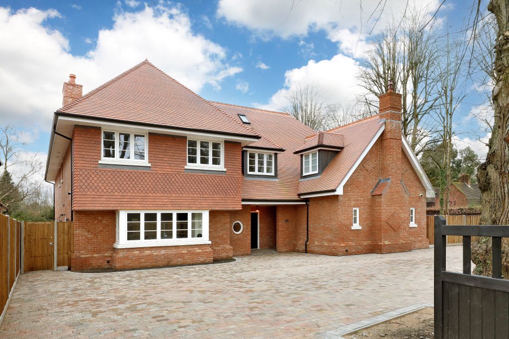 Additional image 2 of 7 bed detached house to rentGregories Road, Beaconsfield HP9