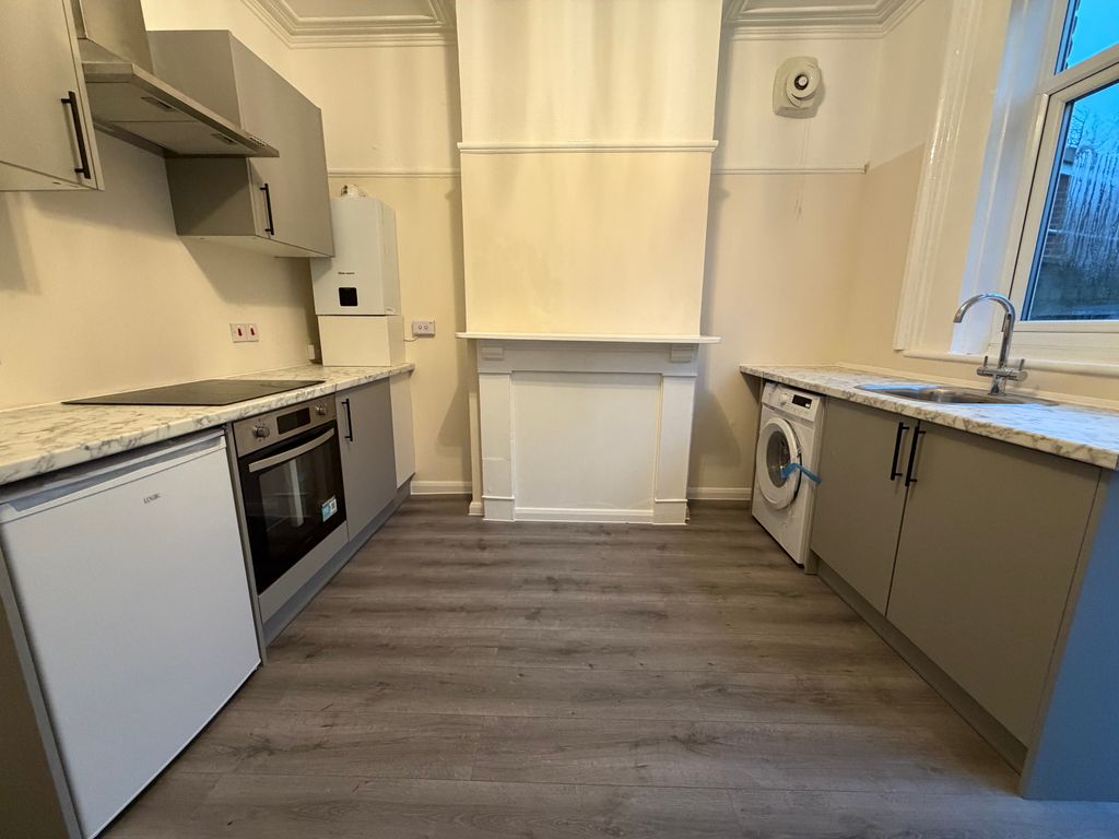 Studio to rentHigh Road, Southampton SO16