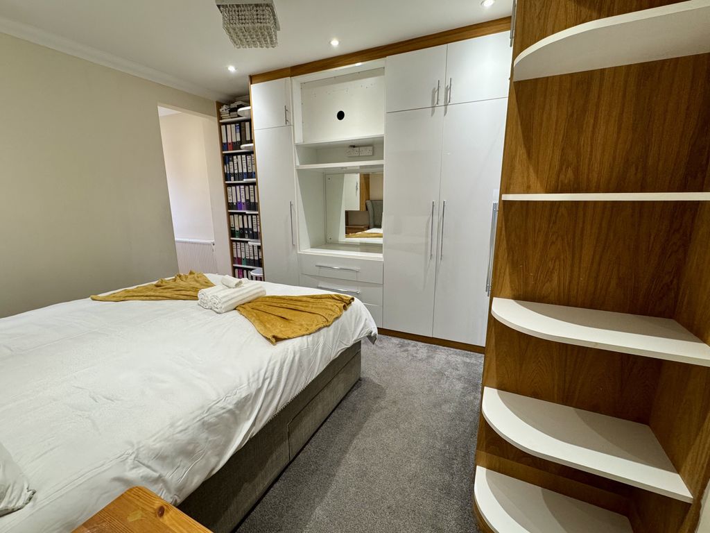 Additional image 6 of 8 bed terraced house to rentDunstable Road, Bedfordshire LU4