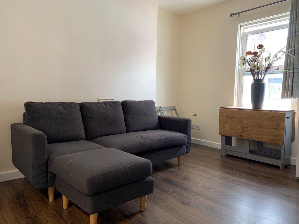 Additional image 3 of 4 bed flat to rentWellington Street, Luton LU1