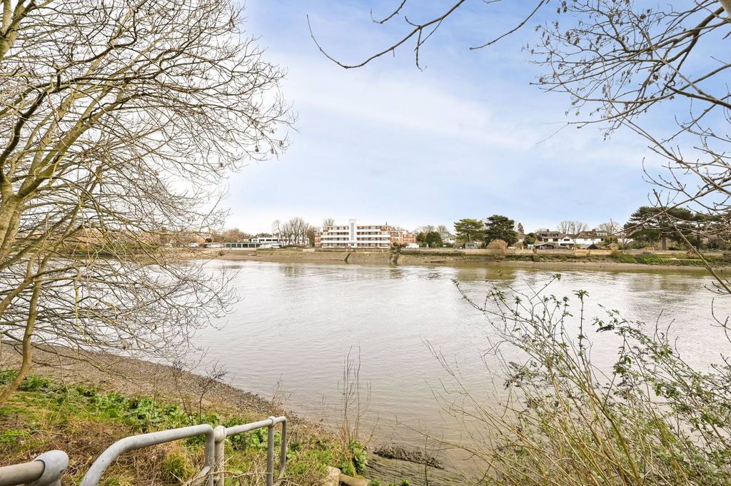 Additional image 3 of 3 bed flat to rentStrand Drive, Kew, Richmond TW9