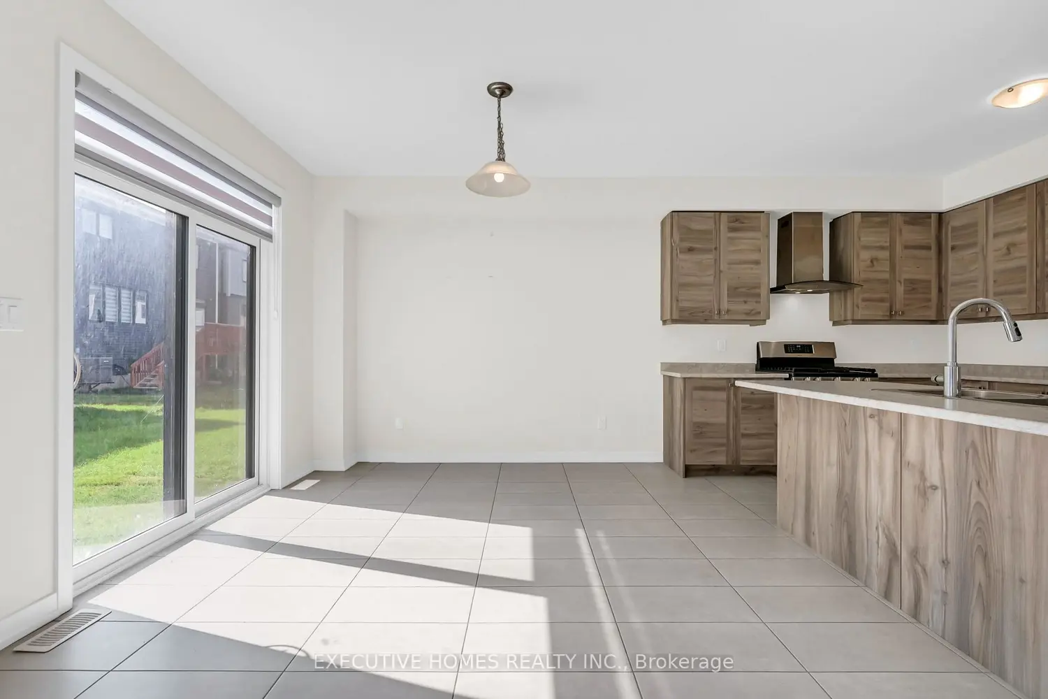 Additional image 18 of 170 Lilac Circle