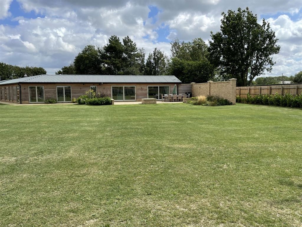 Additional image 18 of 4 bed detached bungalow to rentNewmarket Road, Stretham CB6