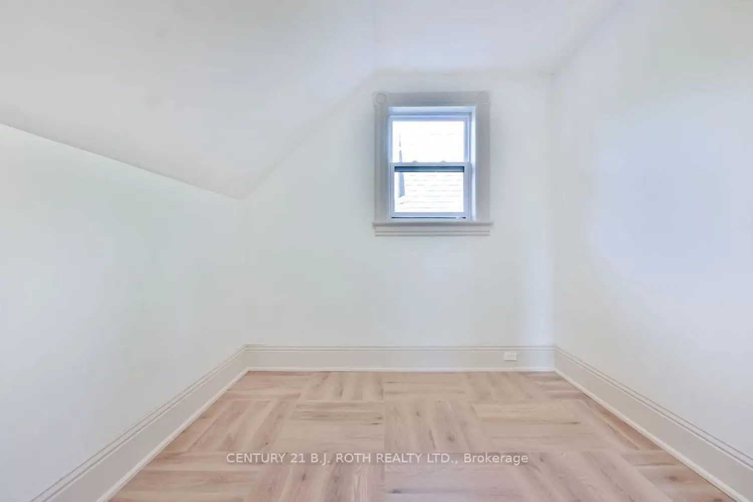 Additional image 17 of 1998 Old Barrie Road