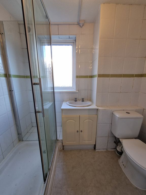Additional image 5 of 2 bed flat to rentSalisbury Close, Penarth CF64