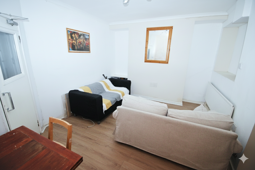 3 bed shared accommodation to rentKing Street, Pontypridd CF37 photo 2