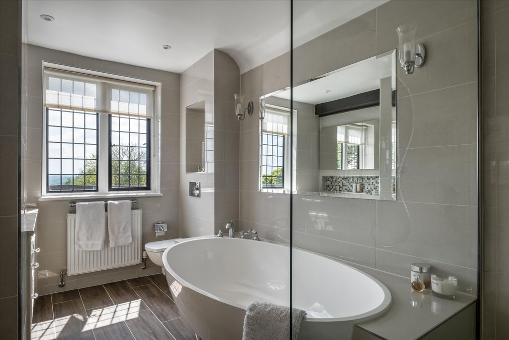 Additional image 14 of 6 bed detached house to rentHalfpenny Lane, Guildford, Surrey GU4