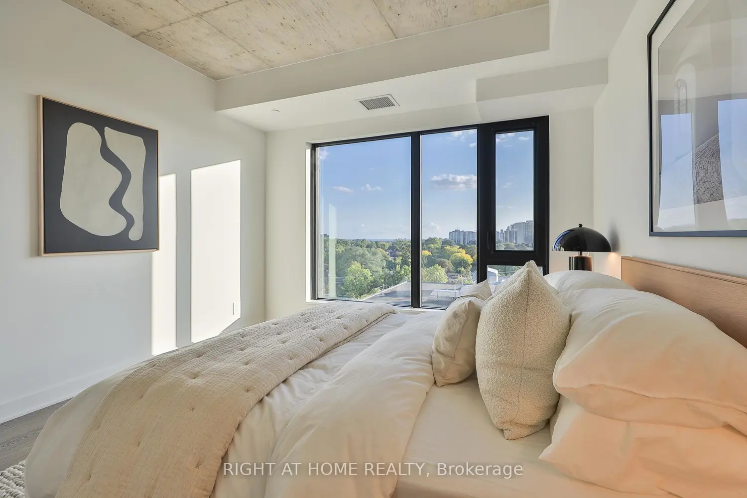 Additional image 13 of 2720 Dundas Street 607