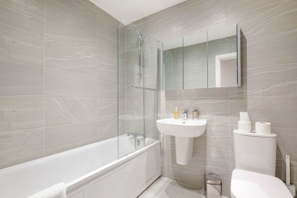 Additional image 4 of 2 bed flat to rentWest Wycombe Road, High Wycombe HP12