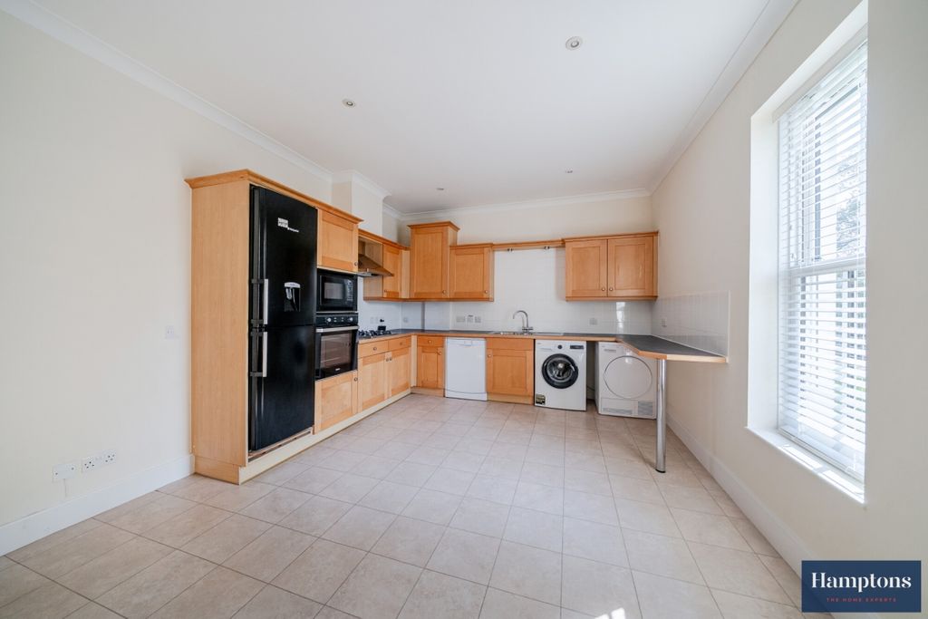 Additional image 3 of 4 bed flat to rentBedford Lane, Ascot SL5