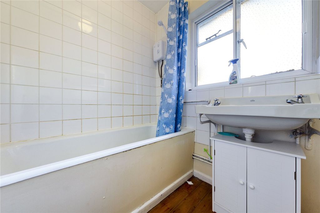 Additional image 9 of 3 bed bungalow to rentCoxs Lane, Upper Bucklebury, Reading, Berkshire RG7