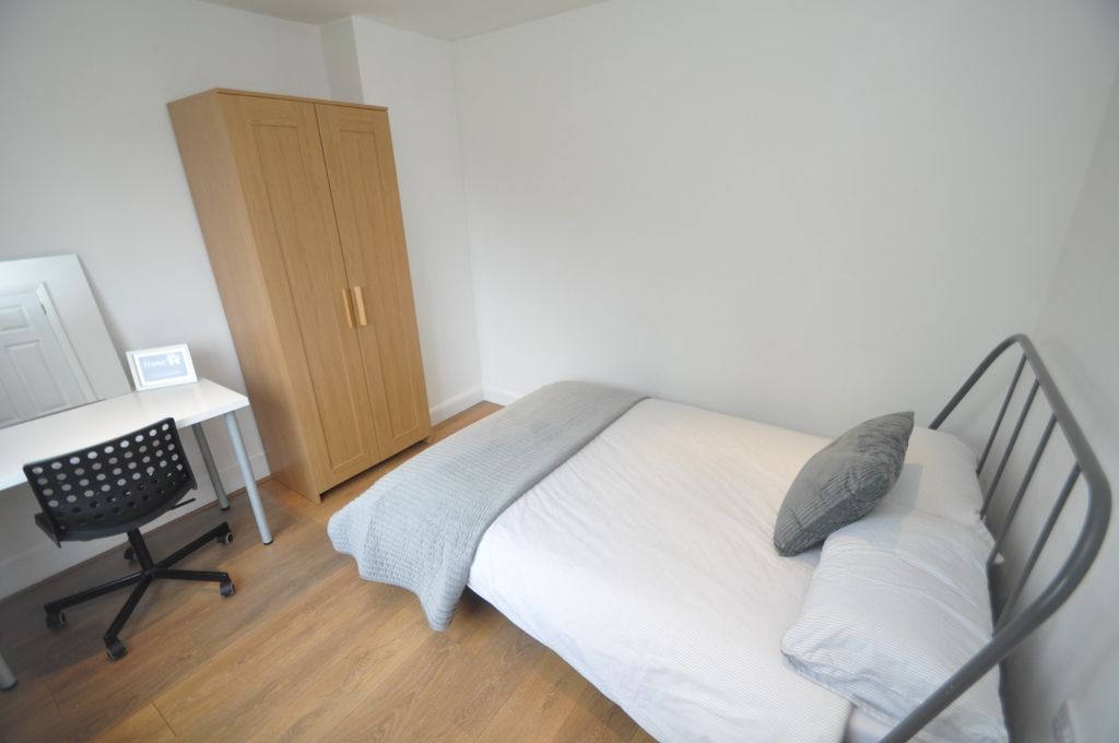 Additional image 5 of 4 bed terraced house to rentSaracen Way, Penryn TR10