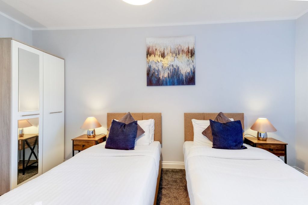 Additional image 5 of 2 bed flat to rentFlat, West Wycombe Road, High Wycombe HP12