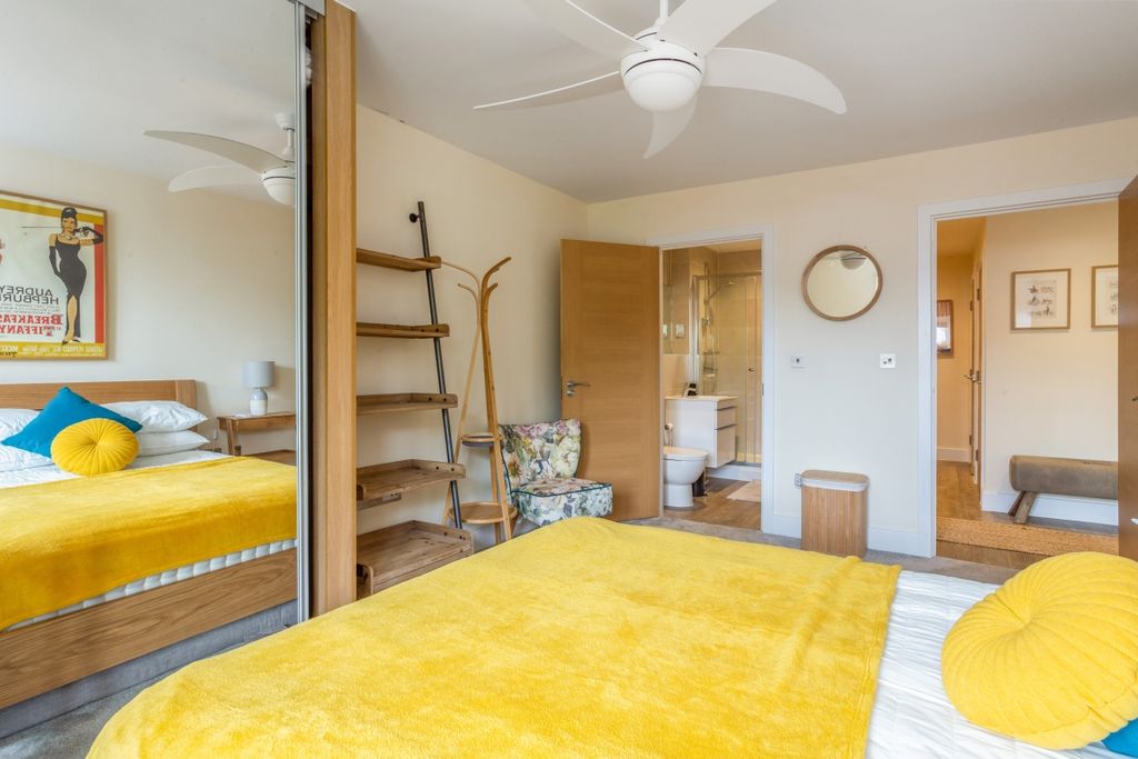 Additional image 15 of 2 bed flat to rentWindsor Court, Marlow SL7