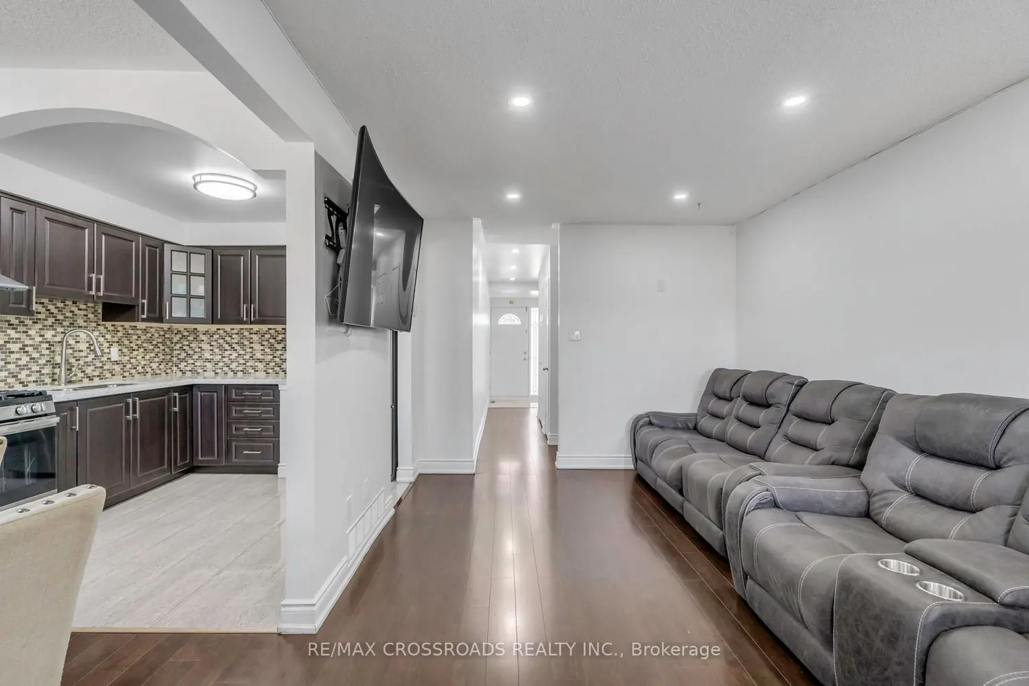 Additional image 3 of 7450 Darcel Avenue 12