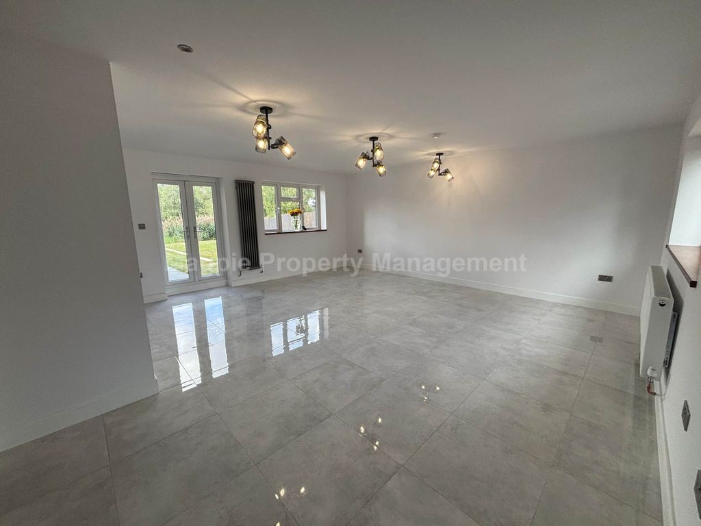 Additional image 5 of 6 bed semi-detached house to rentThe Lakes, Twentypence Road, Cottenham, Cambridge CB24