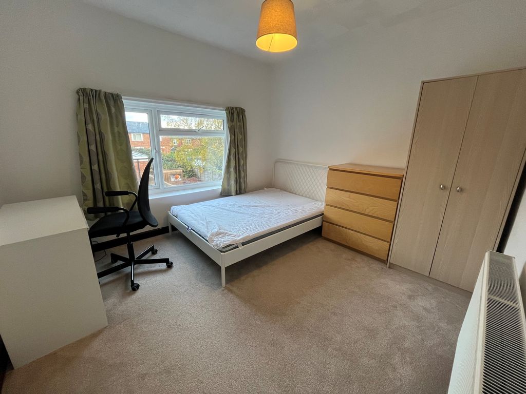 5 bed semi-detached house to rentBroadlands Road, Southampton SO17