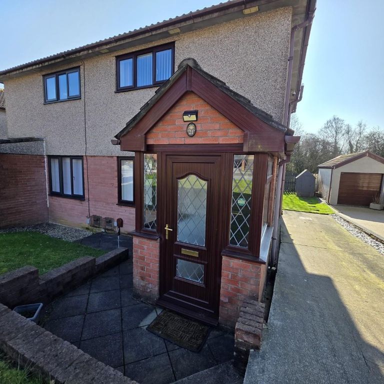 2 bed property to rentHazel Mead, Brynmenyn CF32