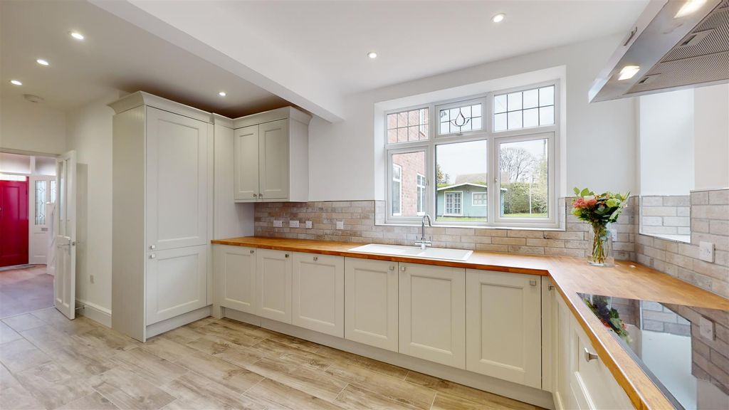 Additional image 7 of 5 bed detached house to rentGloucester Avenue, Melton Mowbray LE13