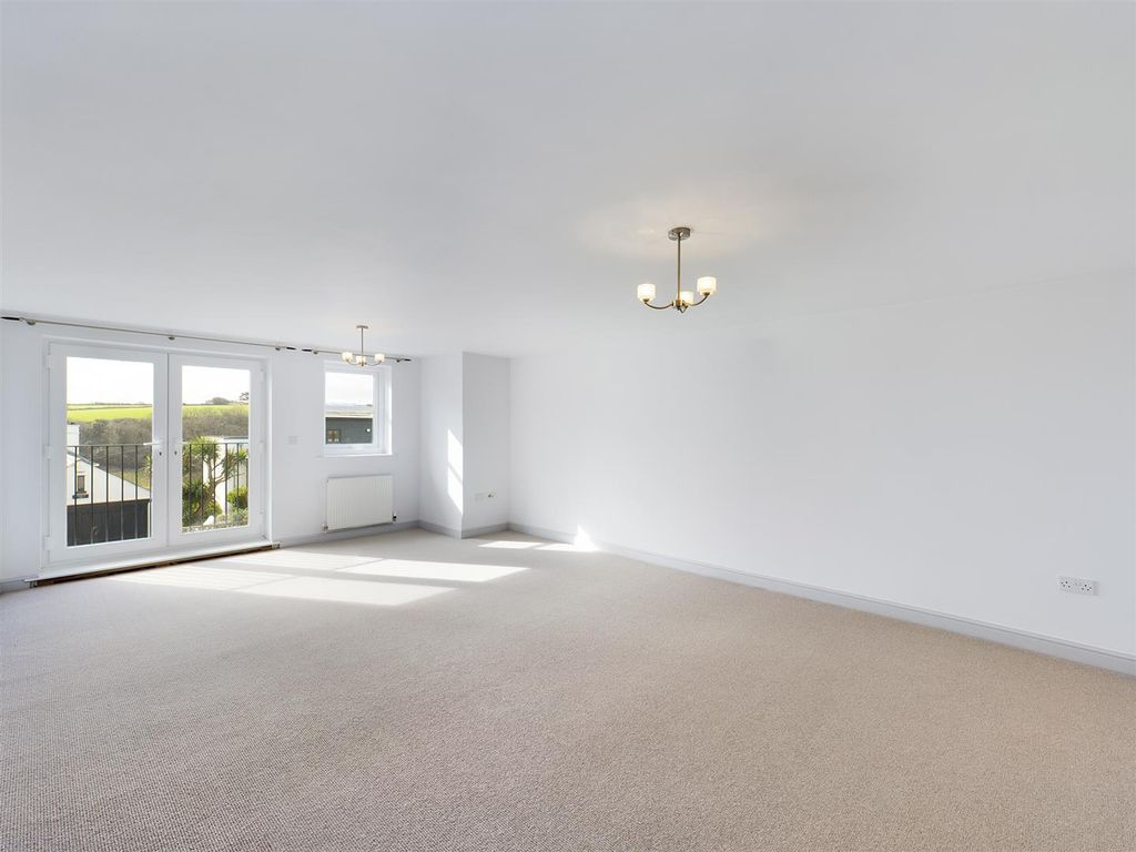 Additional image 2 of 3 bed flat to rentPentire Crescent, Newquay TR7