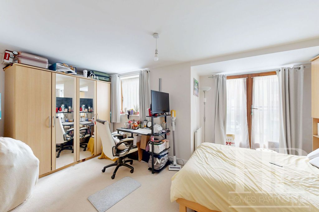3 bed maisonette to rentCommonwealth Drive, Rampling Court Commonwealth Drive RH10 photo 5