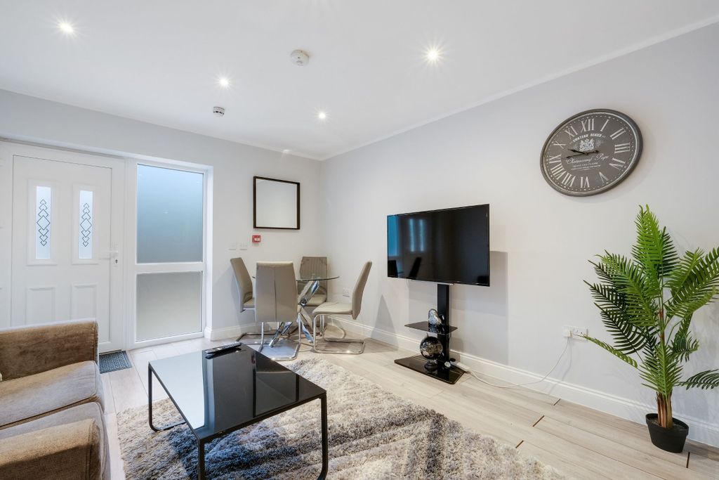 Additional image 8 of 2 bed flat to rentWest Wycombe Road, High Wycombe HP12