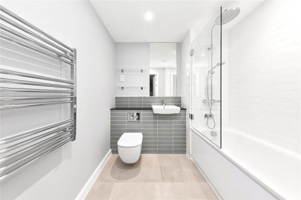Additional image 6 of 2 bed flat to rentViva Court, Kimpton Road, Luton LU2
