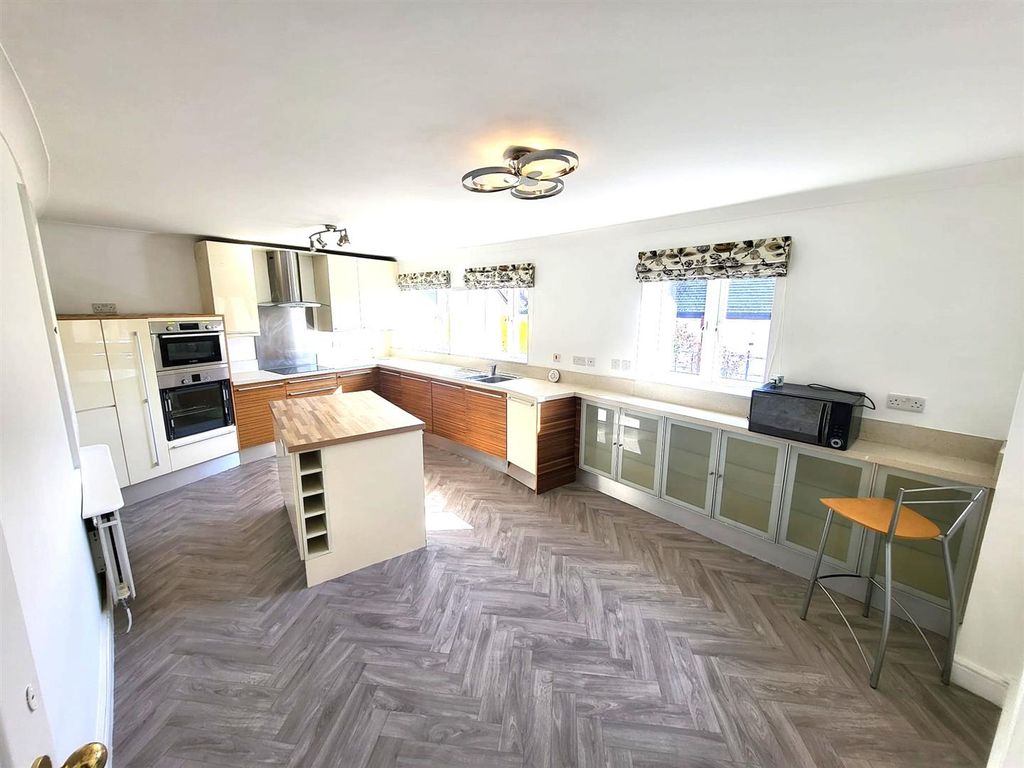 Additional image 2 of 3 bed flat to rentDuckmill Crescent, Bedford MK42