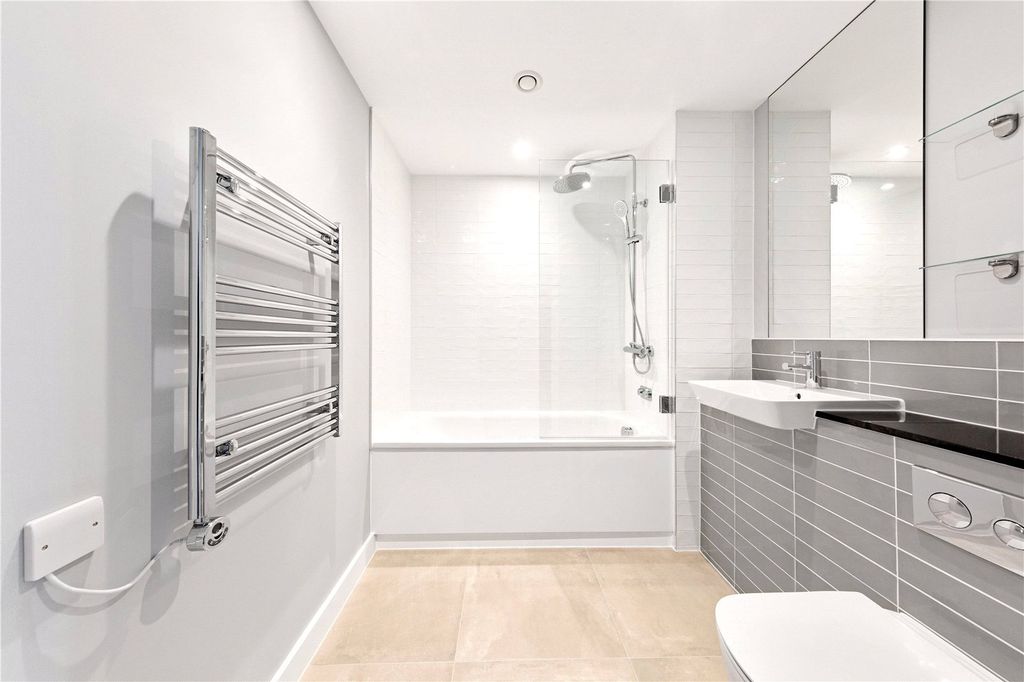 Additional image 7 of 2 bed flat to rentViva Court, Kimpton Road, Luton LU2