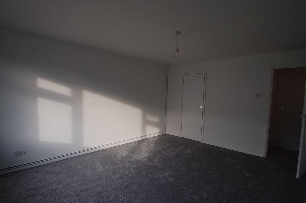 Additional image 8 of 1 bed parking/garage to rentHiljon Crescent, Chalfont St. Peter, Gerrards Cross SL9
