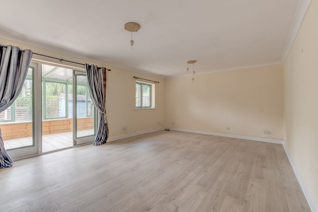 4 bed barn conversion to rentBrooklands Lane, Redditch, Worcestershire B98 photo 2