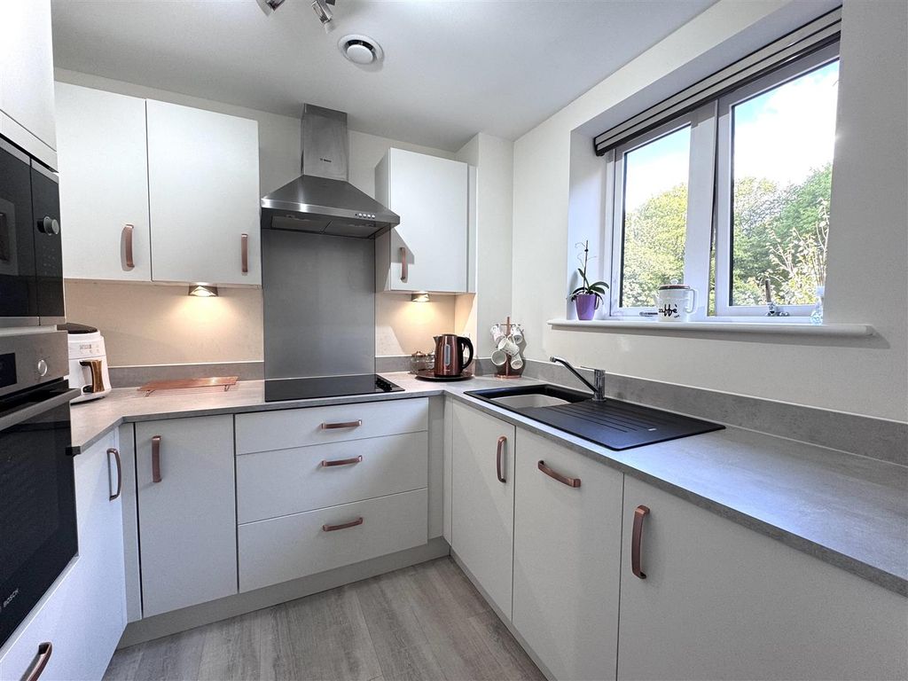 Additional image 2 of 2 bed flat to rentBeckett Grange, Berneslai Close, Barnsley S70