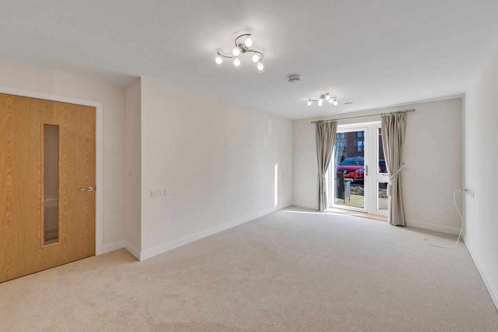Additional image 3 of 2 bed flat to rentThe Moors, Thatcham RG19