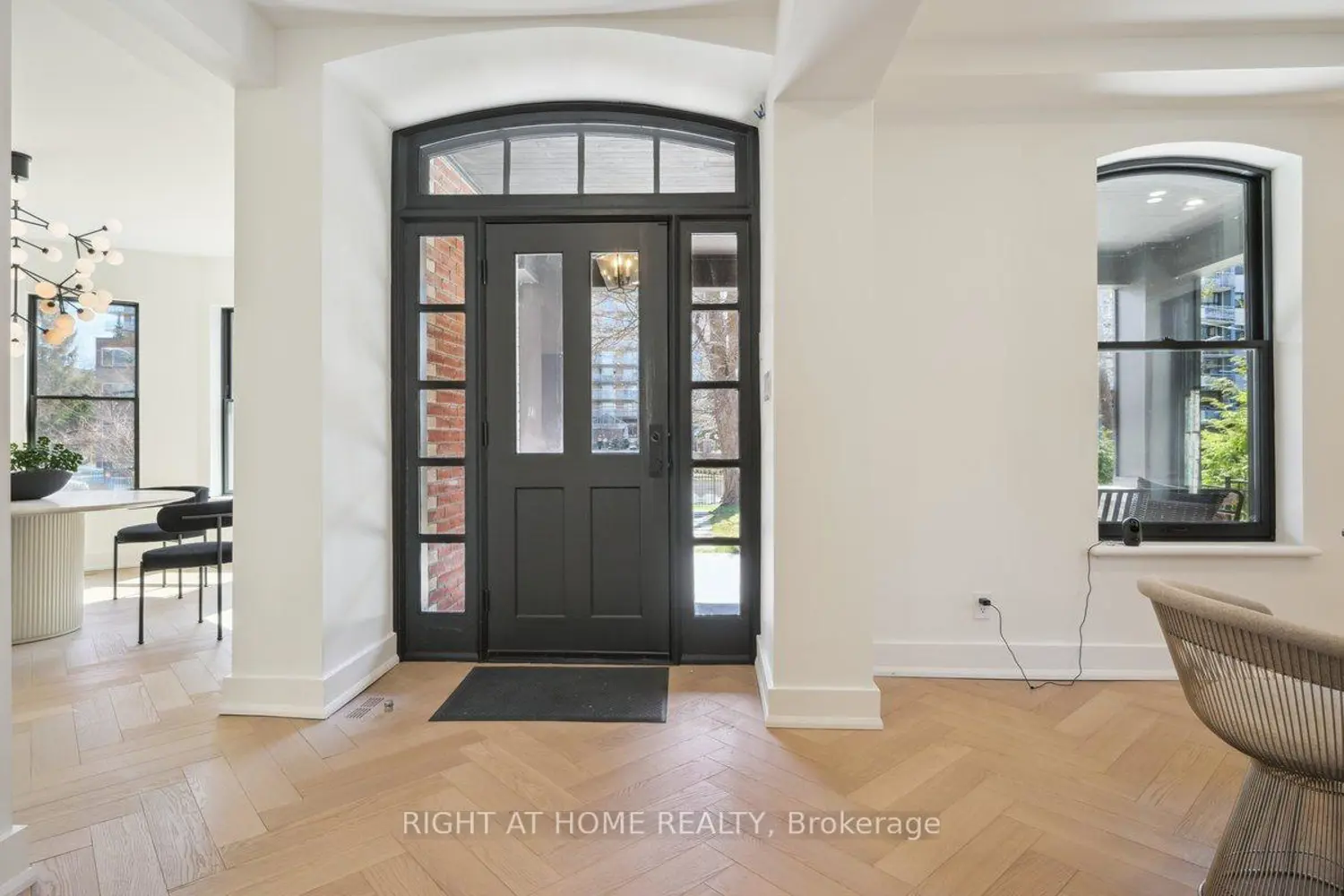 Additional image 2 of 2187 Lakeshore Road