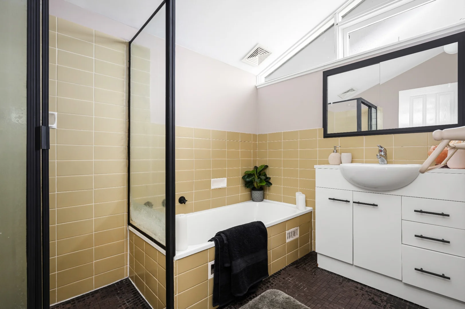 Additional image 30 of 31-33 Calabash Road, Arcadia NSW 2159