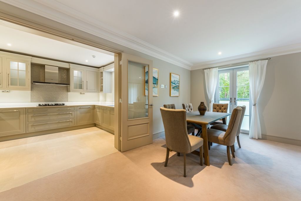 Additional image 4 of 2 bed flat to rentKingswood, Ascot SL5