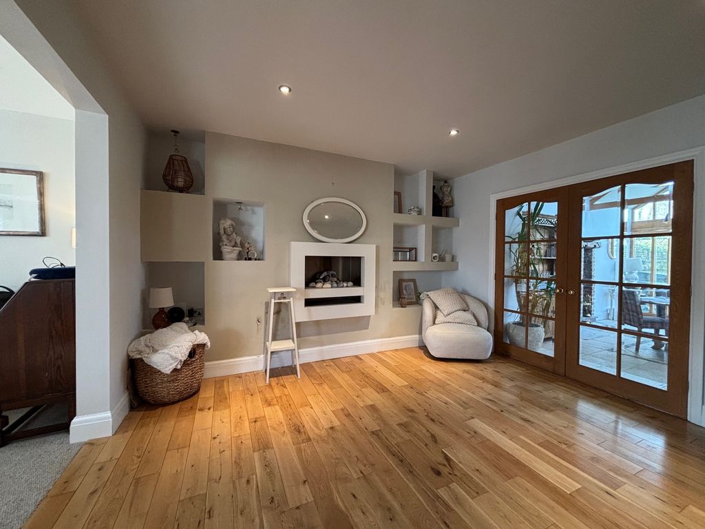 Additional image 6 of 4 bed semi-detached house to rentFerne Dene, Sheffield S21