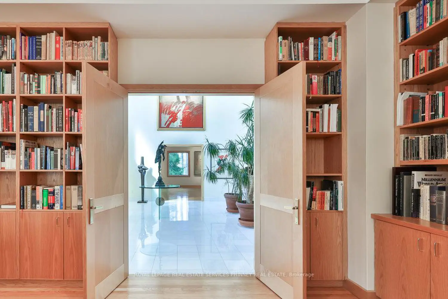 Additional image 3 of 937 Whittier Crescent